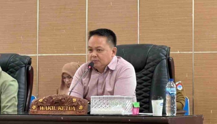 Medy Lensun Kritik Penggantian Sangadi Serta Sikap Asisten Daerah di Media Sosial