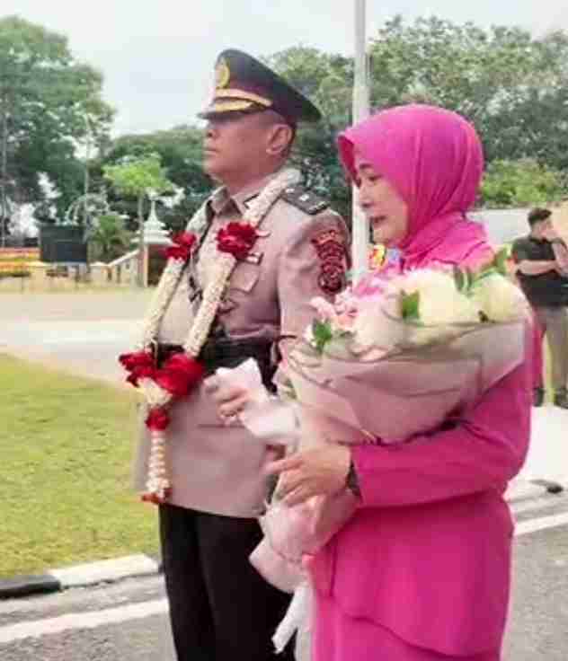 Kenal Pamit Waka Polres Labuhan Baru di Hadiri wakil Bupati Labuhan Batu Dari Kompol H. Matondang, SH., MH., Kepada Pejabat Baru, Kompol P. S. Simbolon