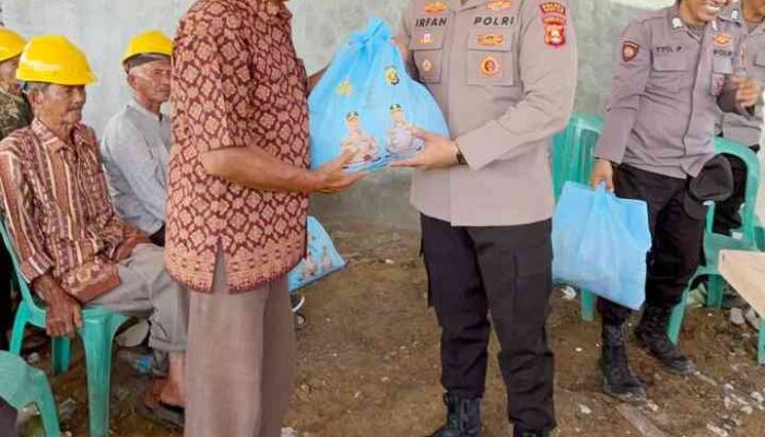 Polsek Rantau Alai Polres Ogan Ilir Salurkan Paket Sembako Dalam Rangka Menyambut Hari Bhayangkara ke-80