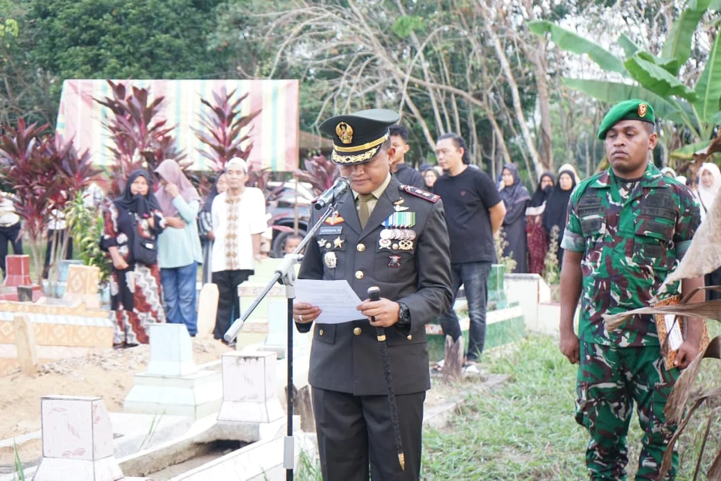 Dandim 0402/OKI-OI Pimpin Upacara Pemakaman Militer Almarhum Kopda Robi Angriawan