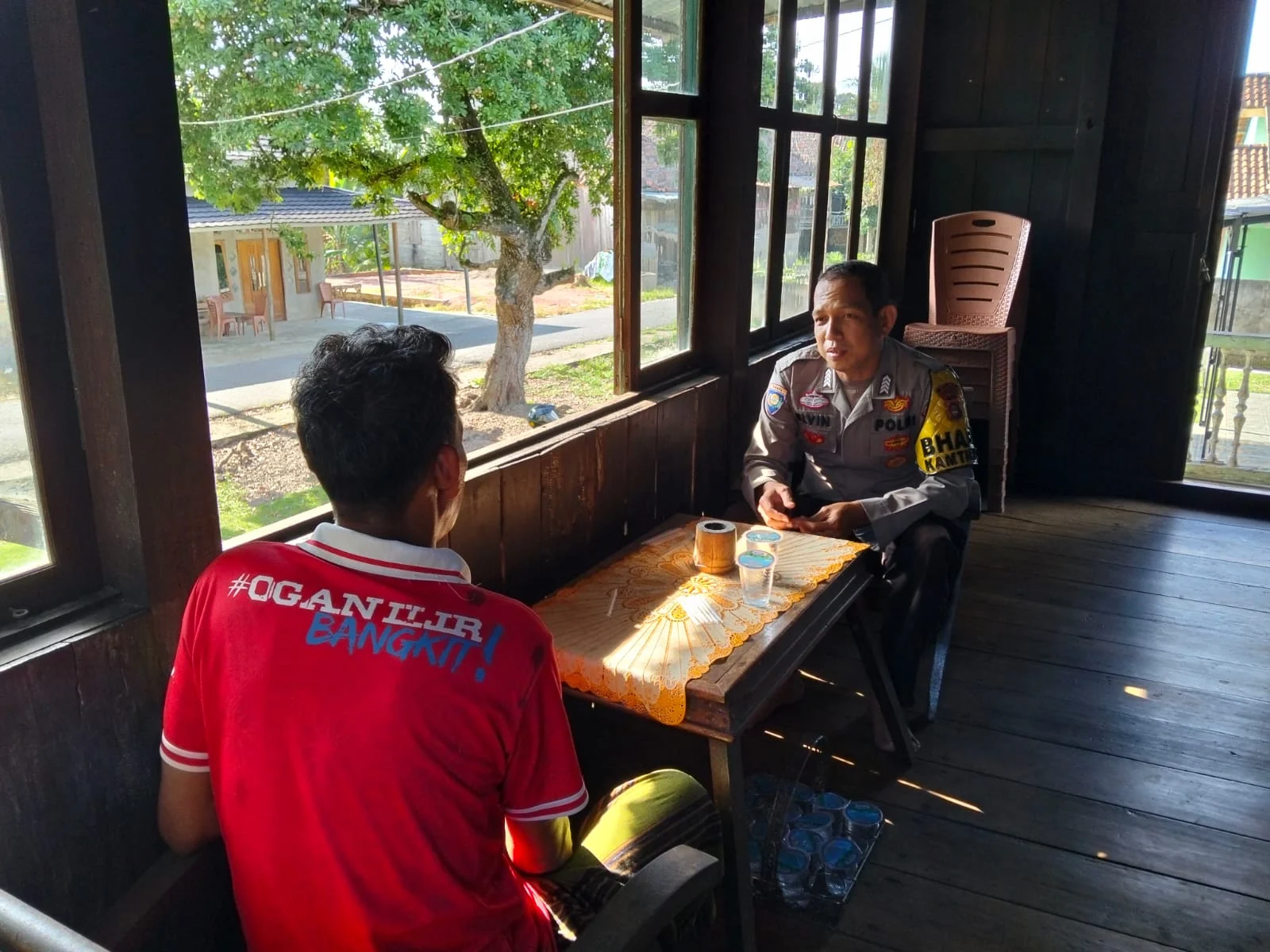 Bhabinkamtibmas Polsek Rantau Alai Lakukan Sambang dan Koordinasi Pengaktifan Kembali Poskamling