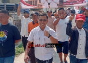 Ratusan Pendukung Antar Rahmat Hidayat (Sinyo) Daftarkan Diri sebagai Calon Kepala Desa Sumbereja.