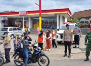 Polres Tanggamus Bagikan Masker Dampak Abu Vulkanik