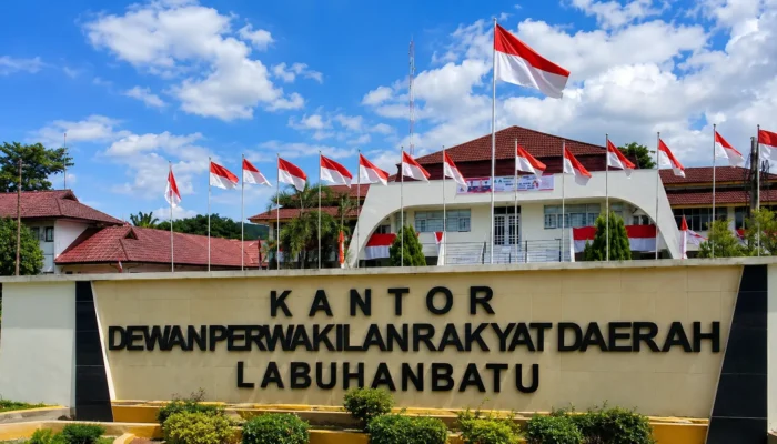 Oknum Anggota DPRD Labuhanbatu Diduga Gunakan Gelar S2 Palsu