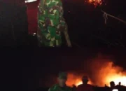Babinsa Bersama Polri Dan Manggala Agni Berjibaku Padamkan Karhutla di Desa Padang Bulan