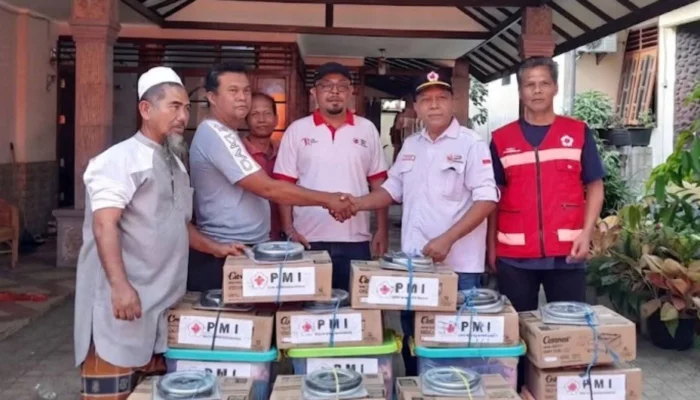 PMI Kota Padangsidimpuan Salurkan Bantuan Kepada Korban Kebakaran di Kelurahan Kantin