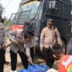 Wujud Kepedulian Polri, Kasat Lantas Polres Ogan Ilir Dampingi Kapolres Salurkan Air Bersih dan Pelayanan Kesehatan Gratis