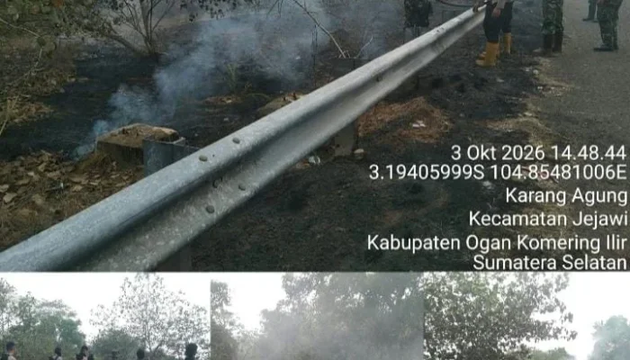 Babinsa Koramil 402-03/Sp Padang Gerak Cepat Padamkan  Karhutla Di Desa Batun Baru 