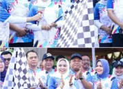Maya Hasmita Lepas Jalan Santai Panai Tengah, Ribuan Warga Meriahkan HUT ke-81 Labuhanbatu