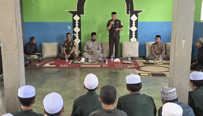 Jaksa Masuk Pesantren, Kejari Kotamobagu Bekali Santri Pemahaman Hukum
