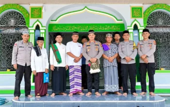 Foto pendukung berita Safari Jumat Keliling, Kapolsek Rantau Alai Tampung Aspirasi Warga dan Imbau Cegah Karhutla